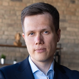 Роман Майоров